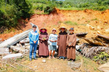 Quỹ Thiện nguyện Hạnh Phúc trao quà tại tỉnh Phú Thọ